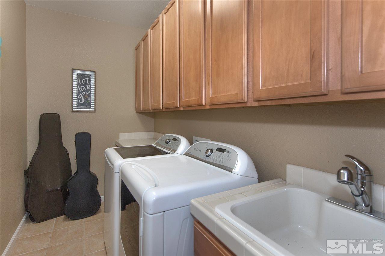 400 Parade Drive Reno, NV 89521 - Photo 21 of 24 a utility room with dryer and washer