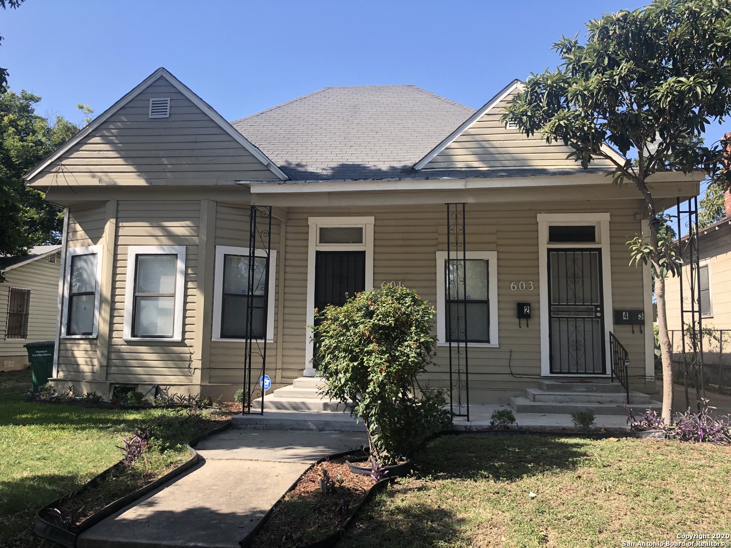 603 Devine Street, Unit 2 San Antonio, TX 78210 - Photo 1 of 16 front view of a house with a yard