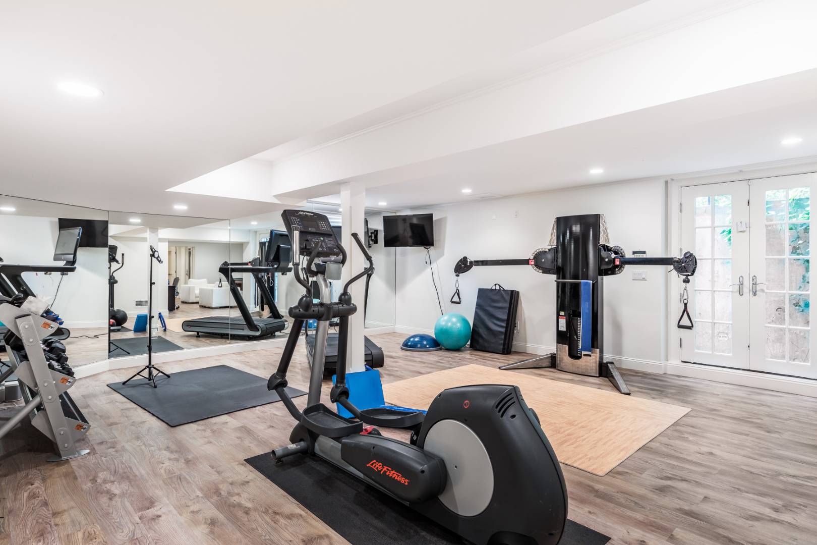 10 Dannielles Way Bridgehampton, NY 11976 - Photo 22 of 27 a view of a room with gym equipment