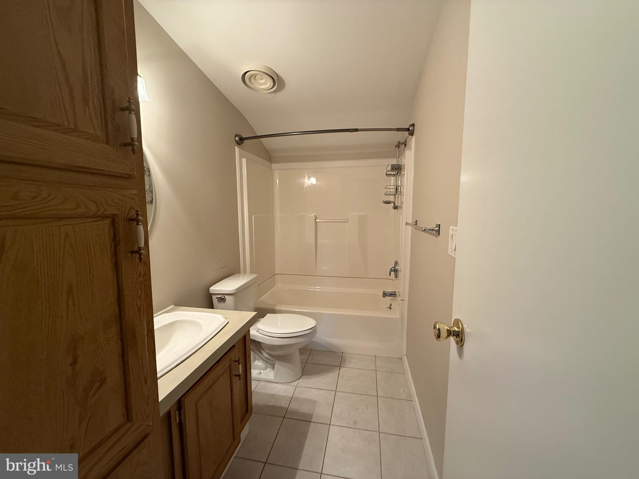 4888 Vera Cruz Road Emmaus, PA 18049 - Photo 22 of 29 upper level hall full bath