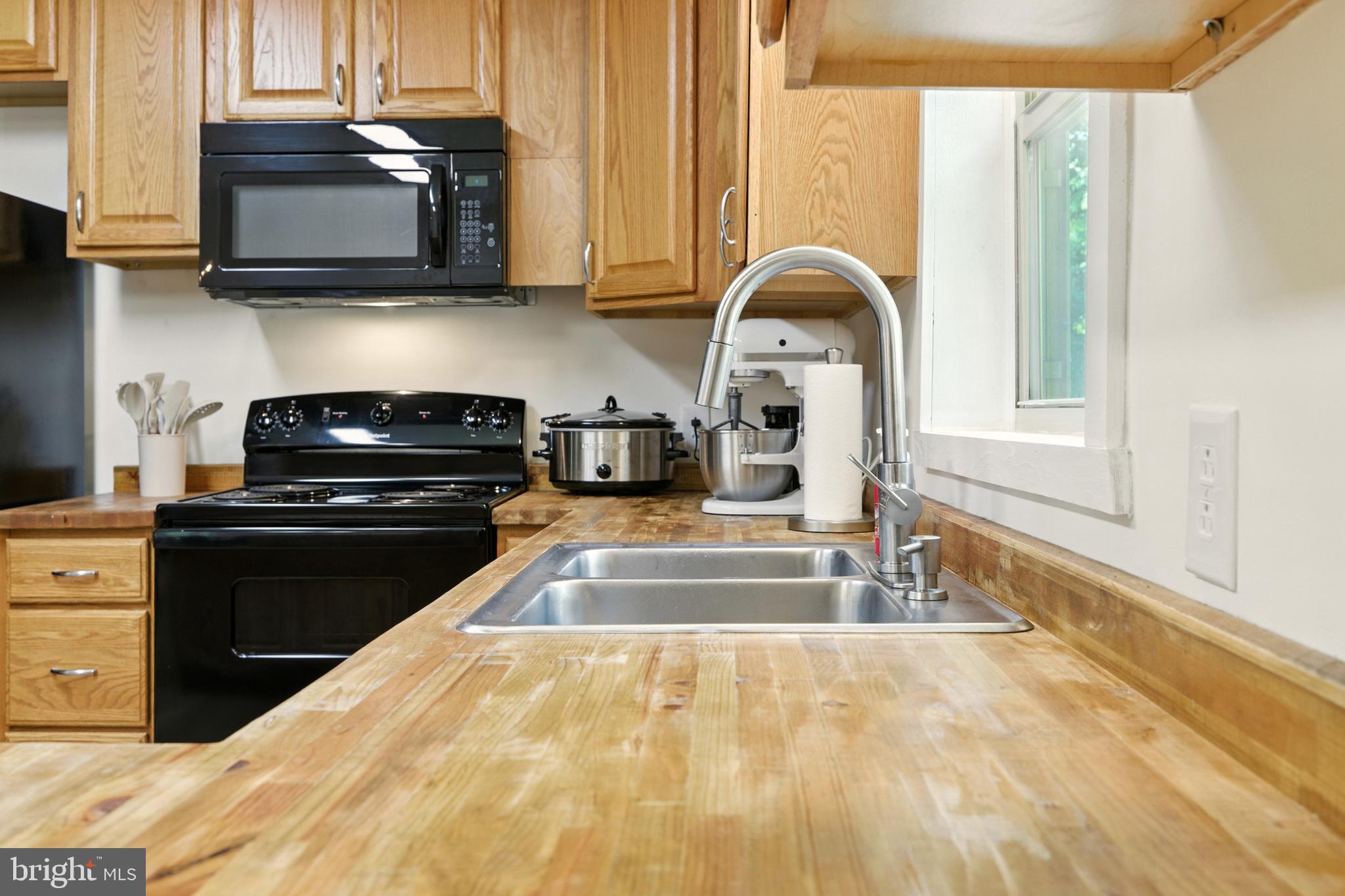 114 Americana Road Luray, VA 22835 - Photo 17 of 67 a kitchen with granite countertop a stove and a microwave