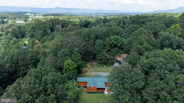 $299,900 | 114 Americana Road, Luray, VA 22835
