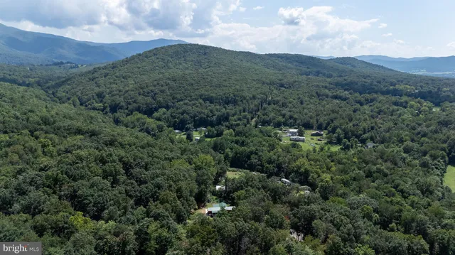 $299,900 | 114 Americana Road, Luray, VA 22835