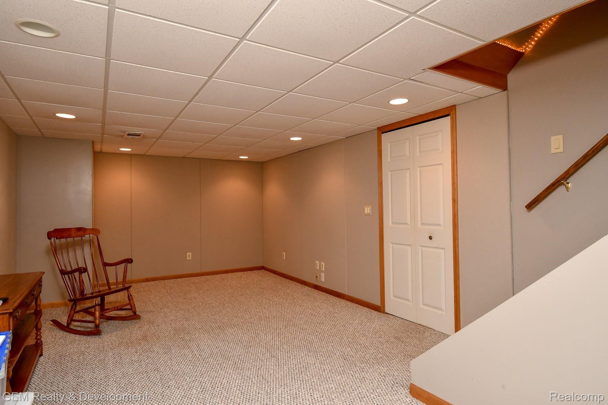 18725 Gill Road Livonia, MI 48152 - Photo 28 of 36 DSC_9553.jpg