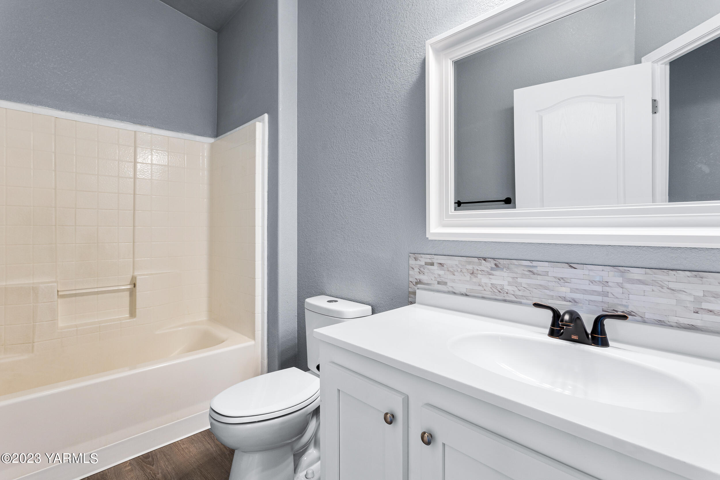 512 North Pongala Road Tieton, WA 98947 - Photo 15 of 22 Main Powder Room