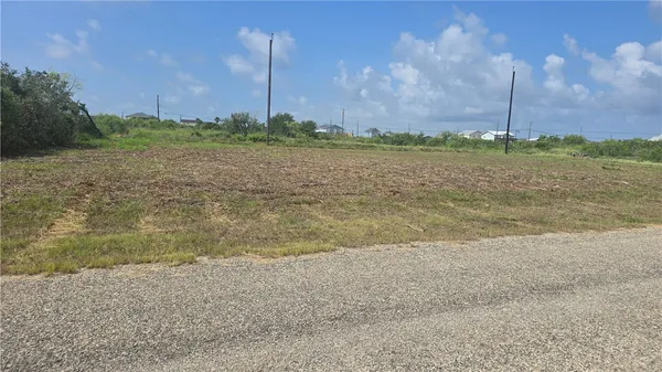 $59,995 | 237-239 West Club Oak Lane, Rockport, TX 78382