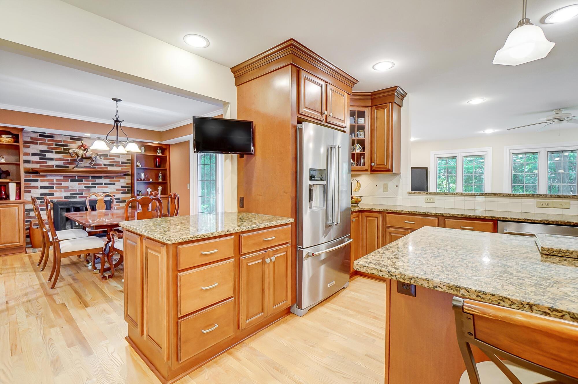 4220 Mountview Road Columbus, OH 43220 - Photo 15 of 66 021