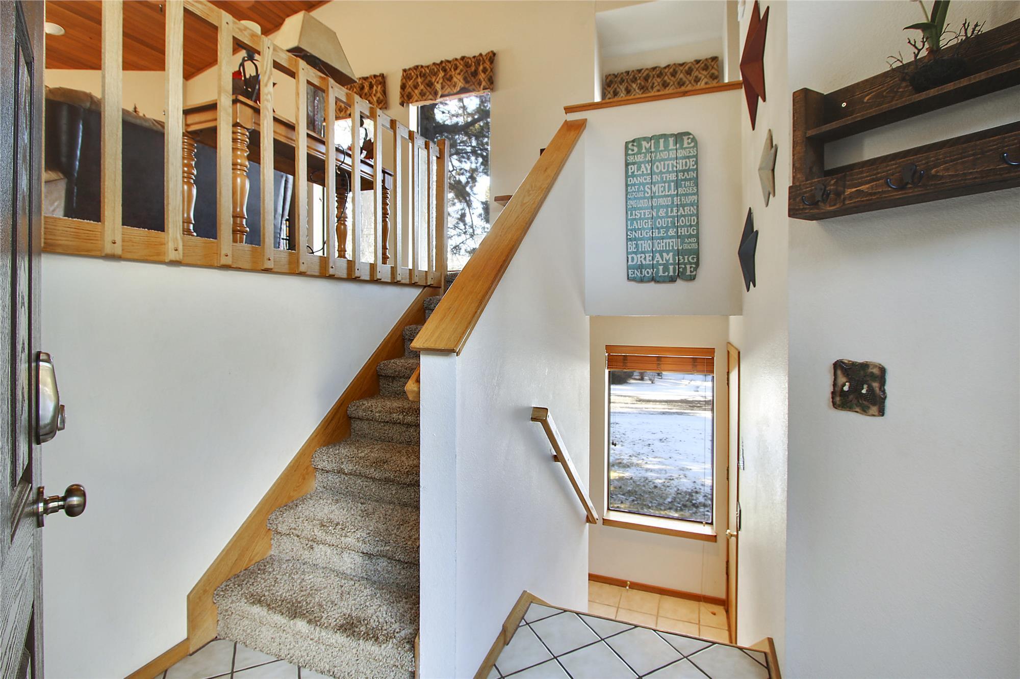 17730 West Core Road, Unit 2 FAIRWAY VILLAGE Sunriver, OR 97707 - Photo 25 of 30 main level-landing-0b8a3188