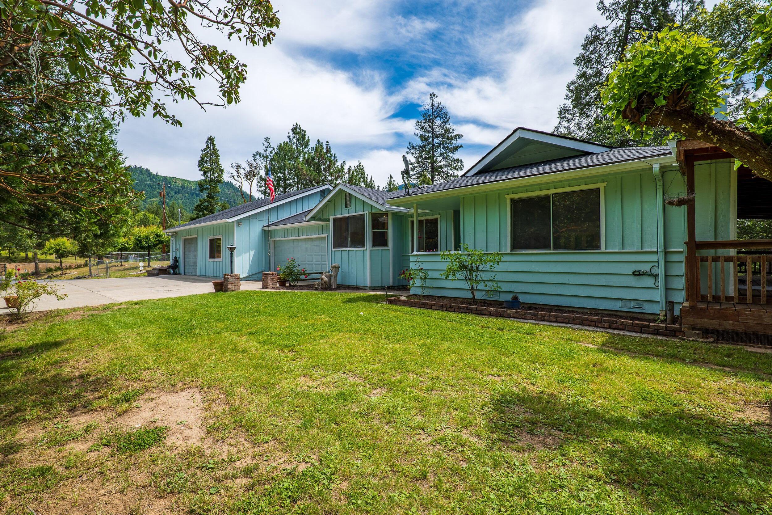 6801 Tunnel Loop Road Grants Pass, OR 97526 - Photo 4 of 40 6801TunnelLoopRd-027