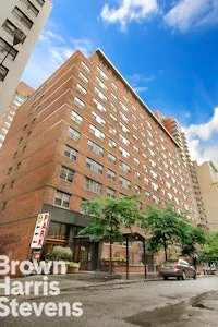 $575,000 | 10 West 15th Street, Unit 924 | Flatiron