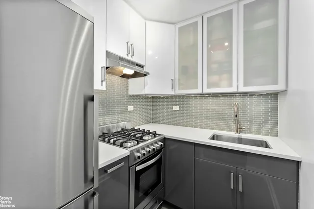 $575,000 | 10 West 15th Street, Unit 924 | Flatiron
