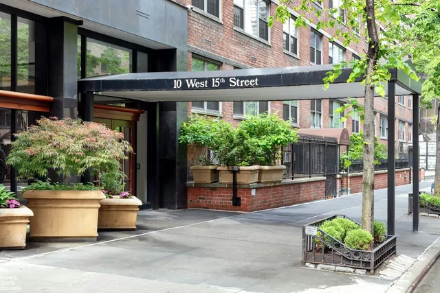 $575,000 | 10 West 15th Street, Unit 924 | Flatiron