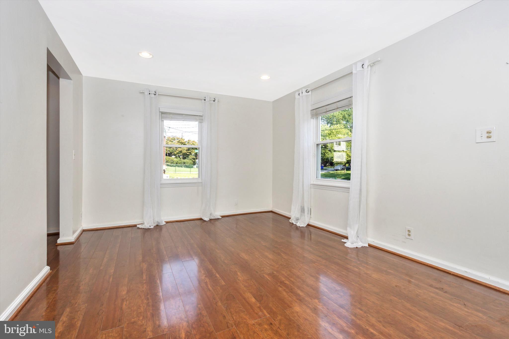 1304 Windham Lane Silver Spring, MD 20902 - Photo 7 of 53 Living Room