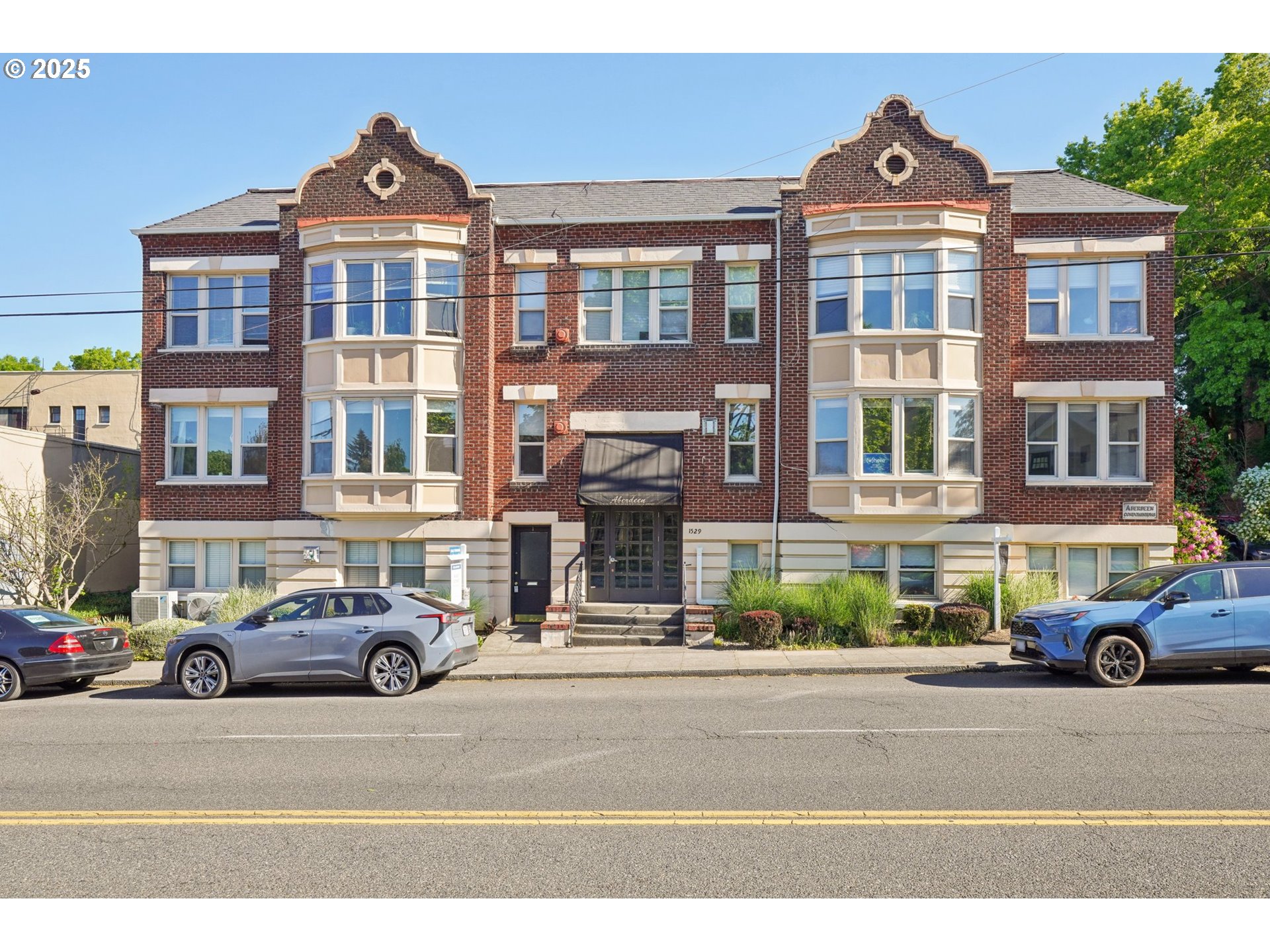 1529 Southeast Hawthorne Boulevard, Unit 2 Portland, OR 97214 - Photo 1 of 25