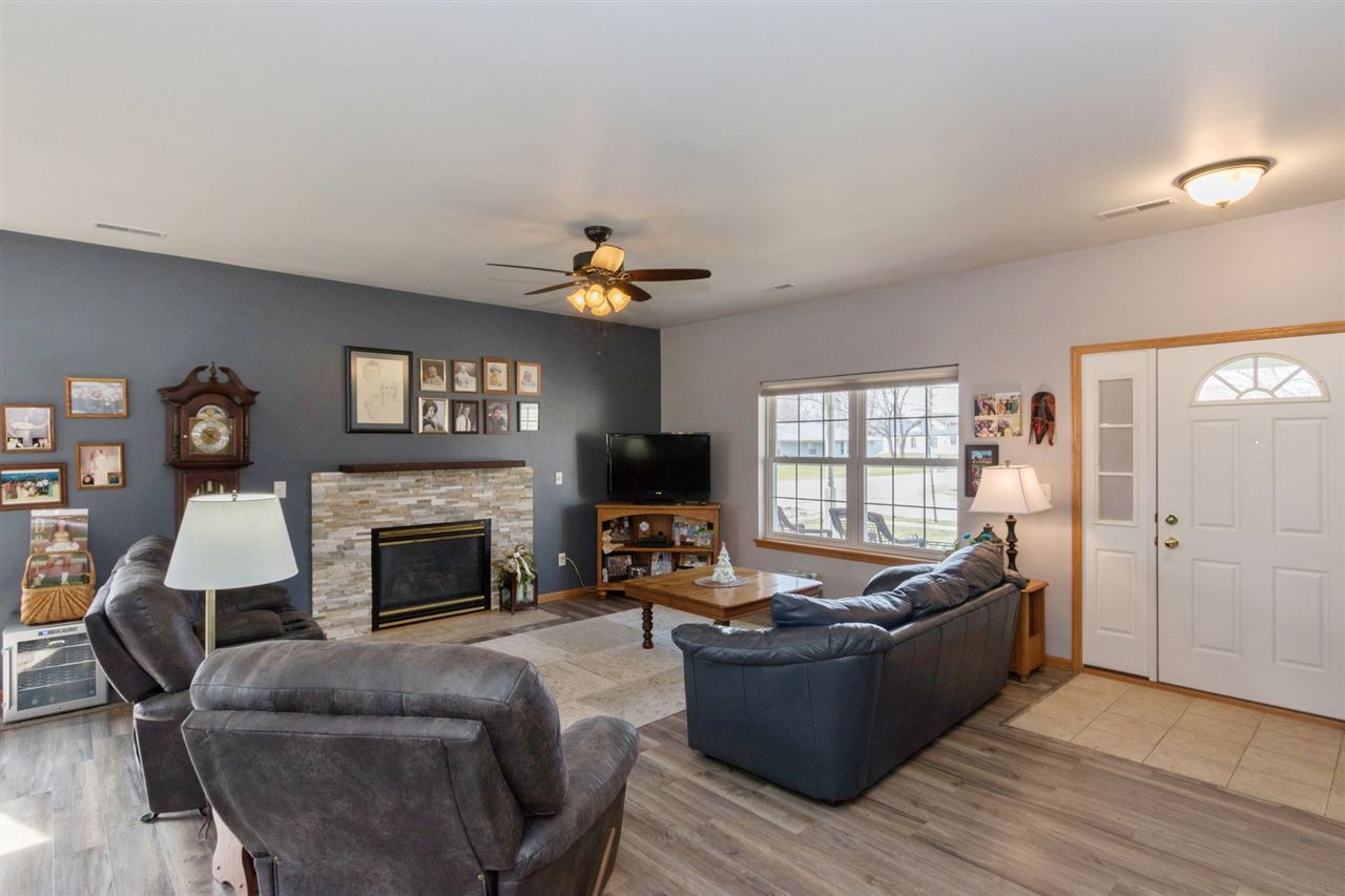 329 Sycamore Street Riverside, IA 52327 - Photo 3 of 23 Gallery Image 3