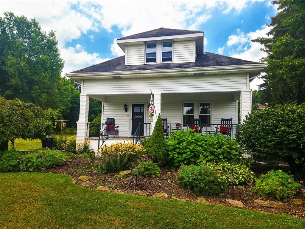 a view front of house with a yard
