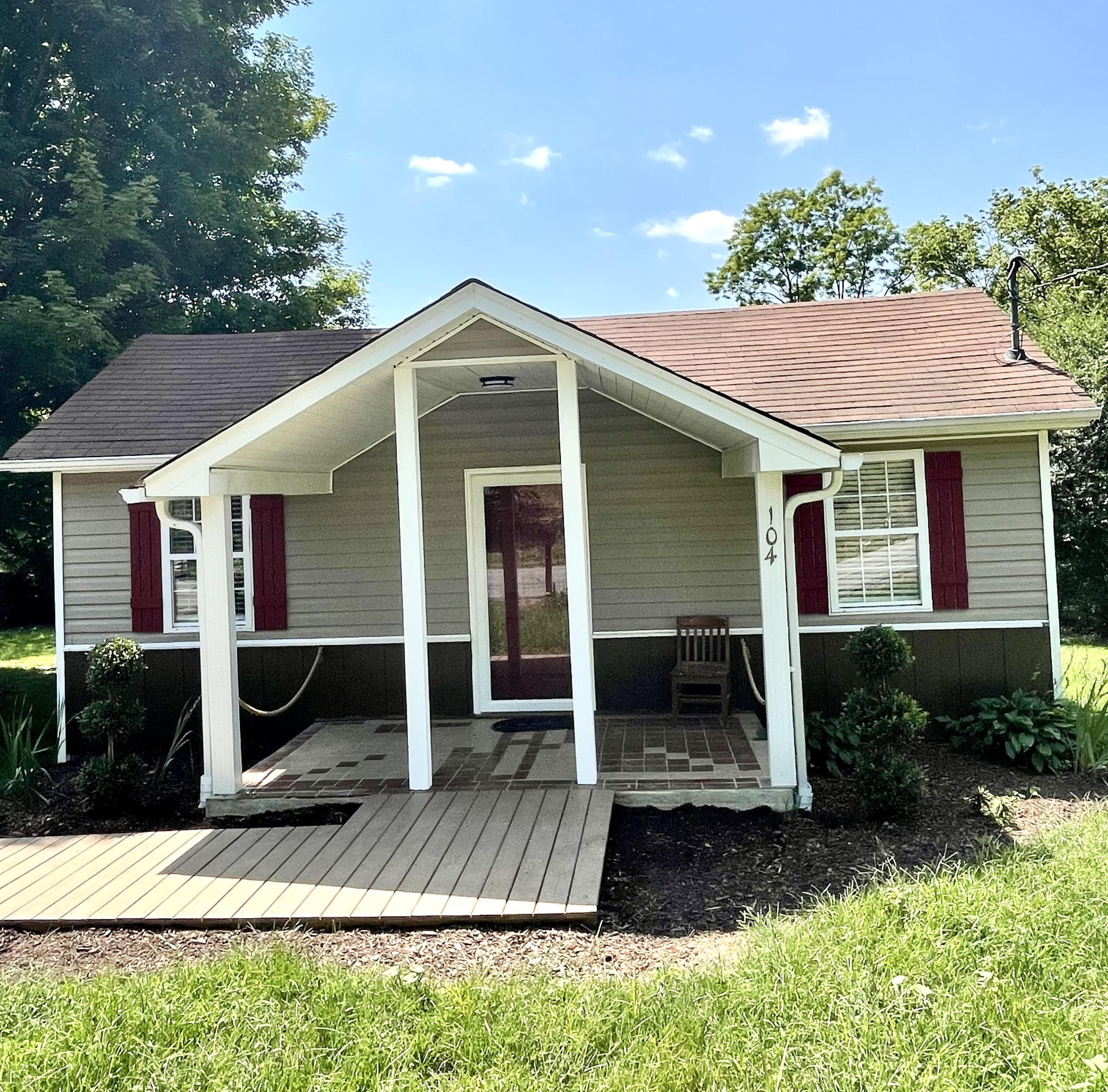 104 Cunningham Road Bristol, TN 37620 - Photo 1 of 39 FRONT OF HOME