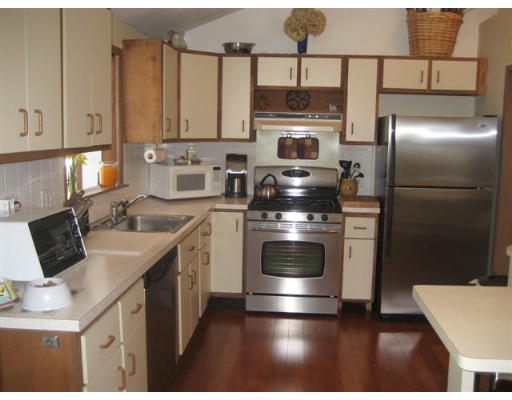 38 Ledgewood Road Framingham, MA 01701 - Photo 17 of 22 Gallery Image 17