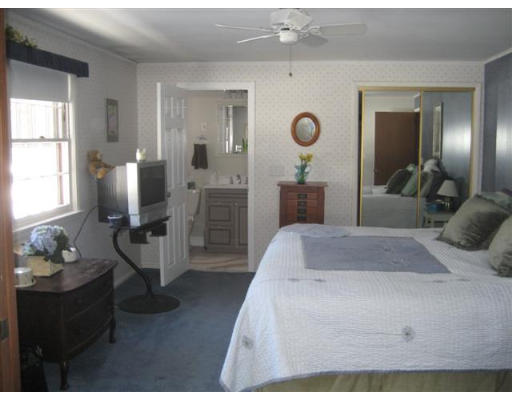 38 Ledgewood Road Framingham, MA 01701 - Photo 18 of 22 Gallery Image 18