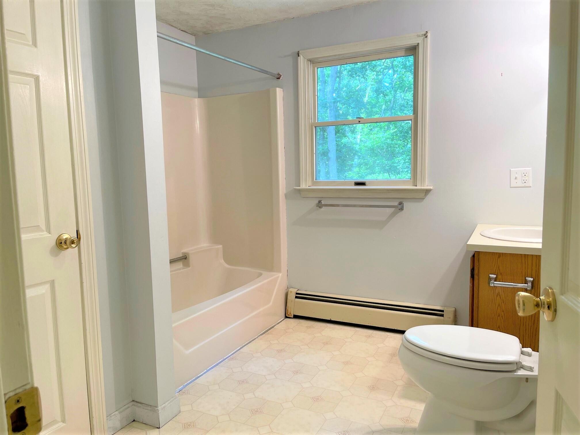 8 Boylston Drive Edgartown, MA 02539 - Photo 6 of 17 a bathroom with a toilet a sink and a bathtub