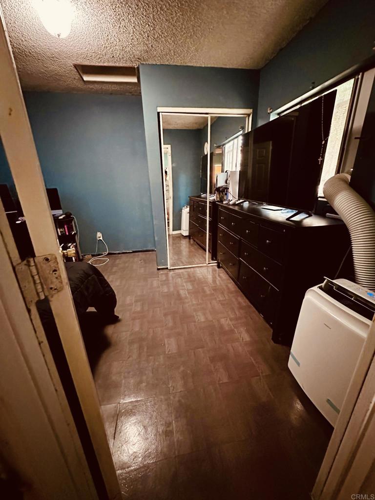 3333 Delta Avenue Long Beach, CA 90810 - Photo 16 of 31 a bed room with a bed