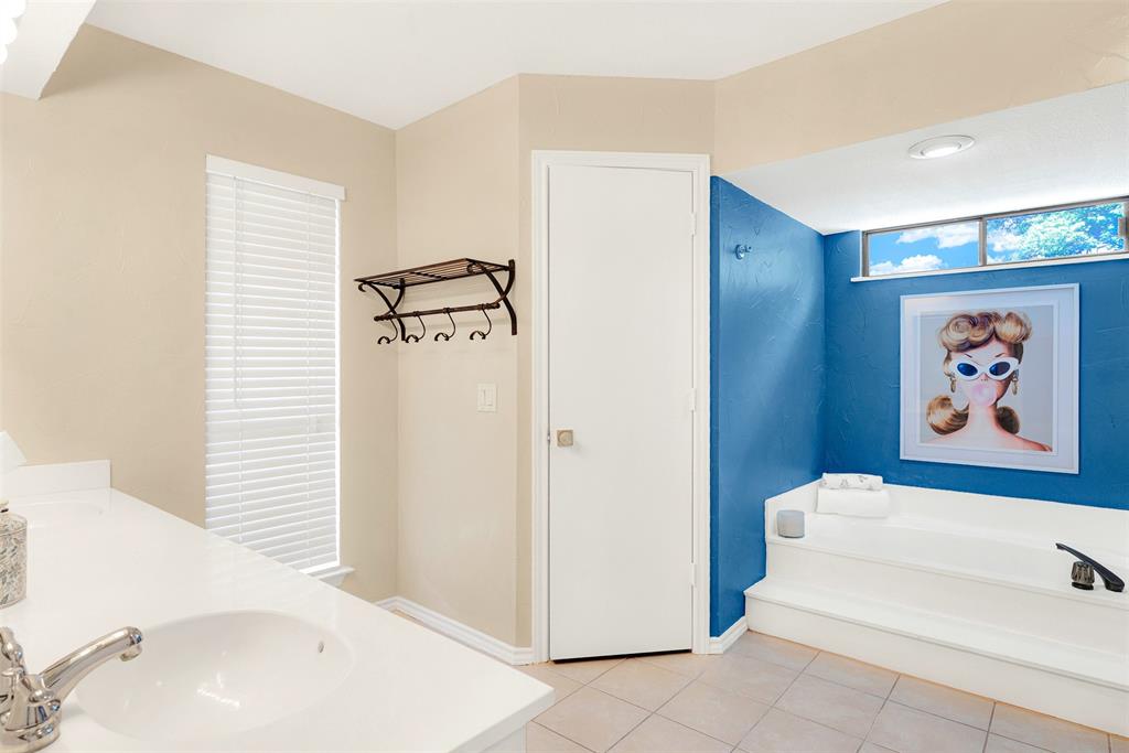 1601 Geneva Lane Plano, TX 75075 - Photo 23 of 38 a bathroom with a bathtub and a sink