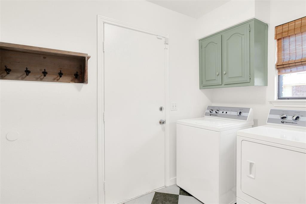 1601 Geneva Lane Plano, TX 75075 - Photo 31 of 38 a utility room with dryer and washer