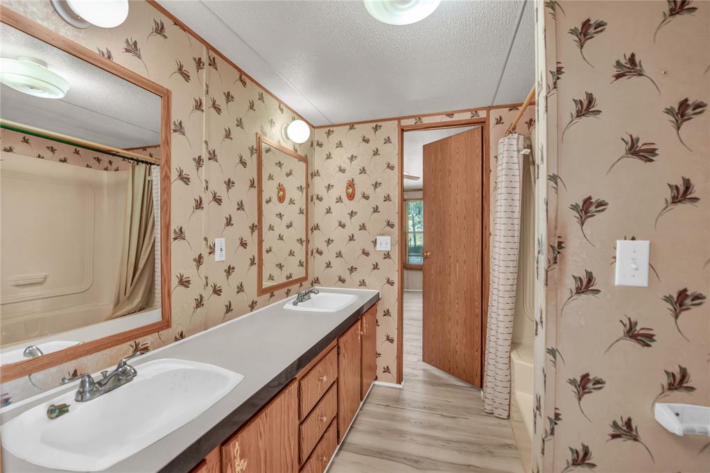 1933 Carter Road Springtown, TX 76082 - Photo 14 of 33 Gallery Image 14