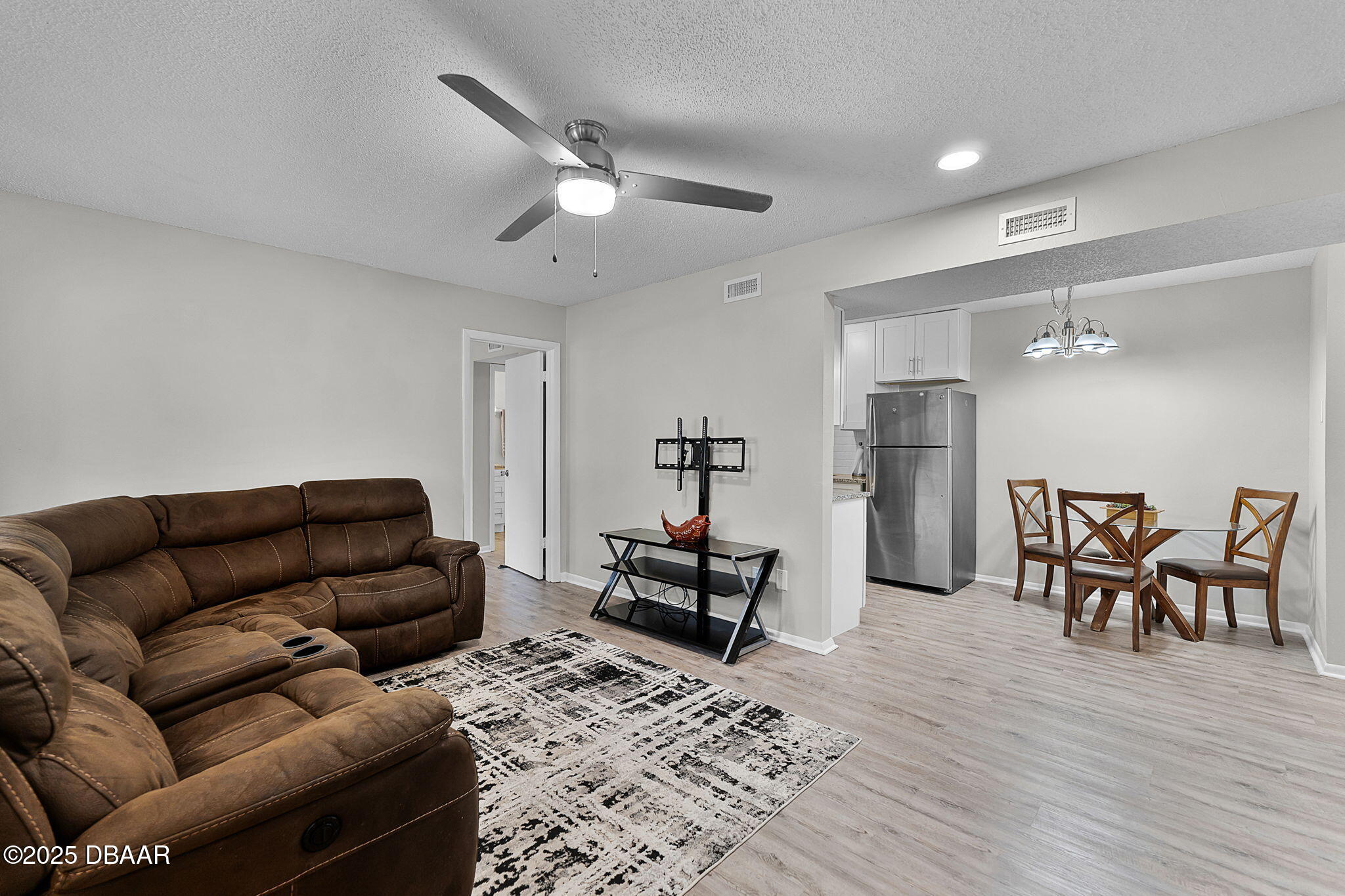 1600 Big Tree Road, Unit U8 Daytona Beach, FL 32119 - Photo 17 of 26 Living Room