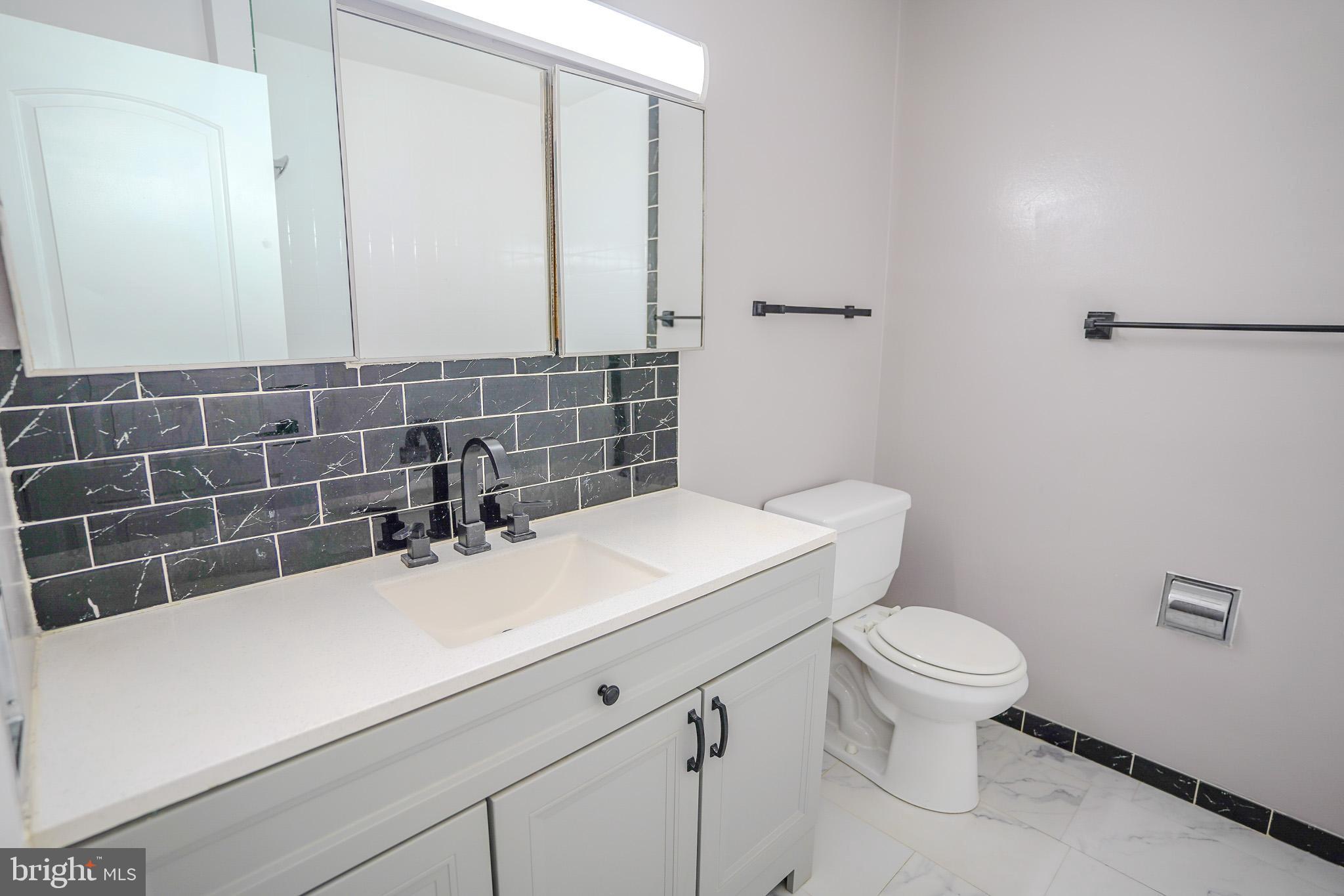 3737 Clarks Lane, Unit 304 Baltimore, MD 21215 - Photo 13 of 23 Bathroom