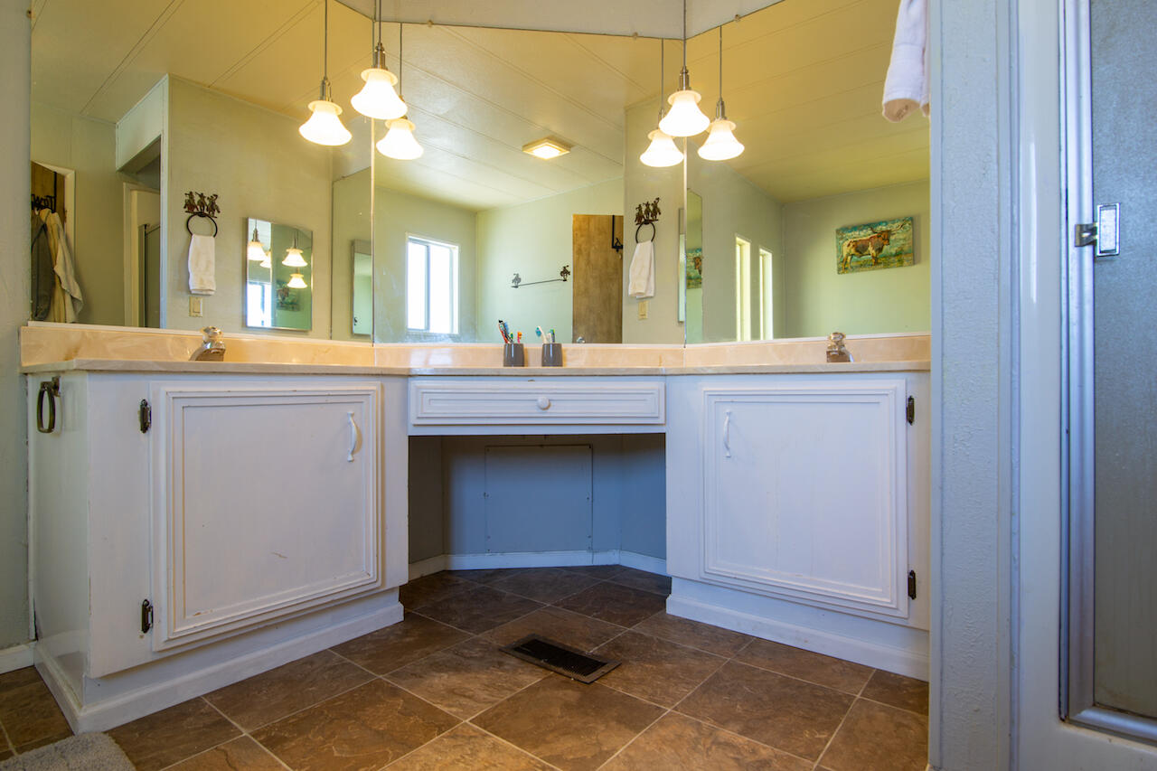 8590 Southwest Shad Road Terrebonne, OR 97760 - Photo 8 of 36 HDR407