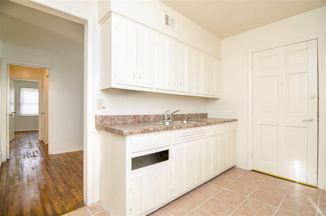 2504 Perry Road Memphis, TN 38106 - Photo 6 of 14
