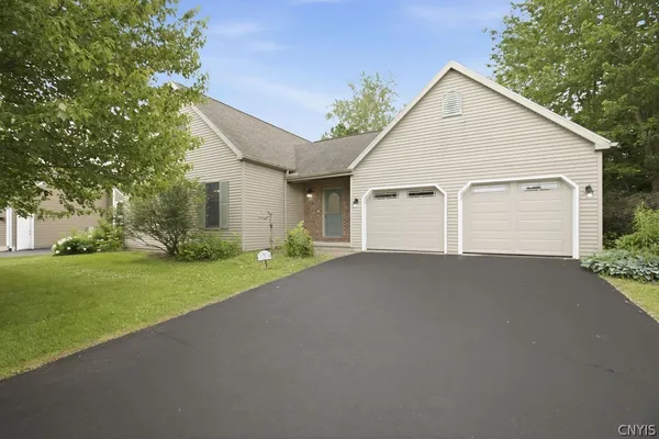 $394,900 | 8413 Sugar Pine Circle, Clay, NY 13090