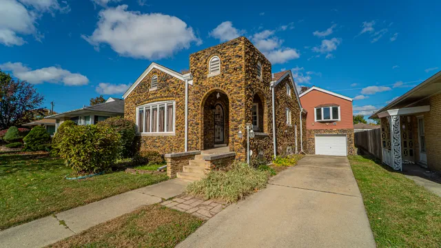 $159,900 | 122 Elizabeth Street, Calumet City, IL 60409