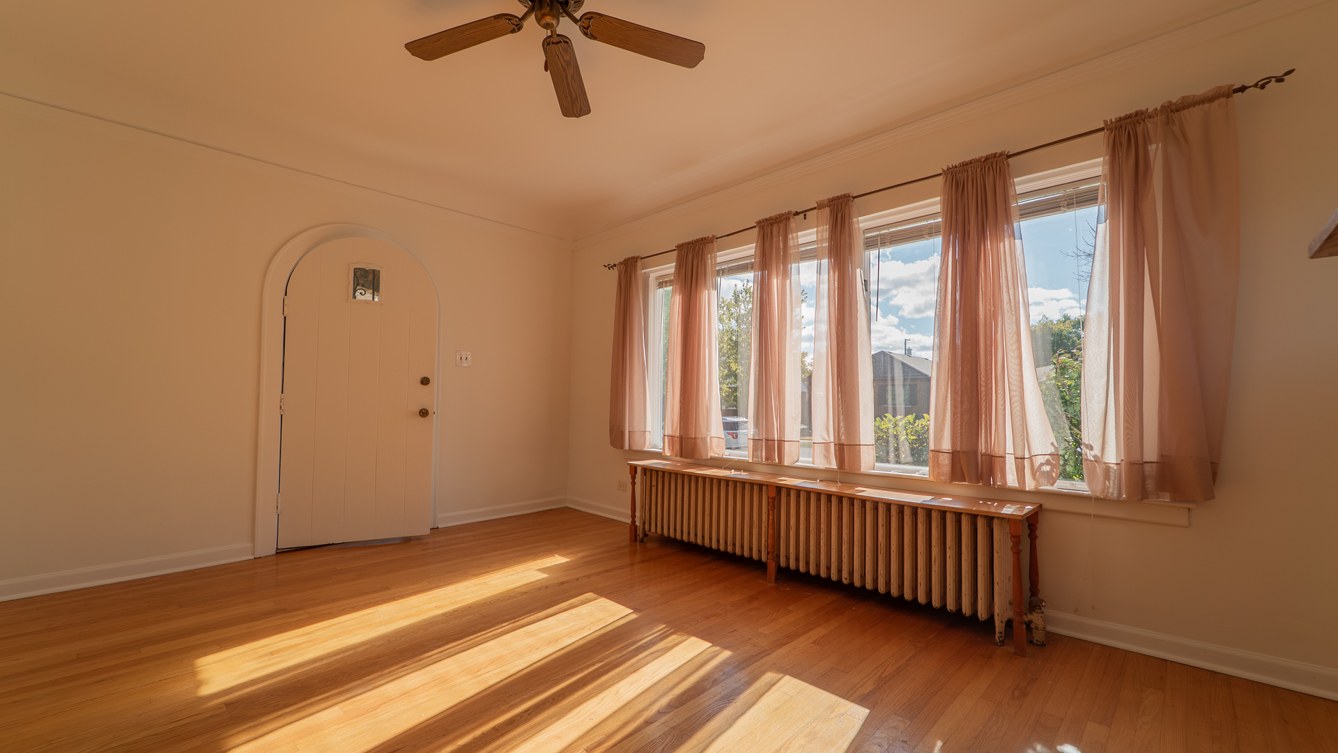 122 Elizabeth Street Calumet City, IL 60409 - Photo 12 of 31 a view of an empty room with a window