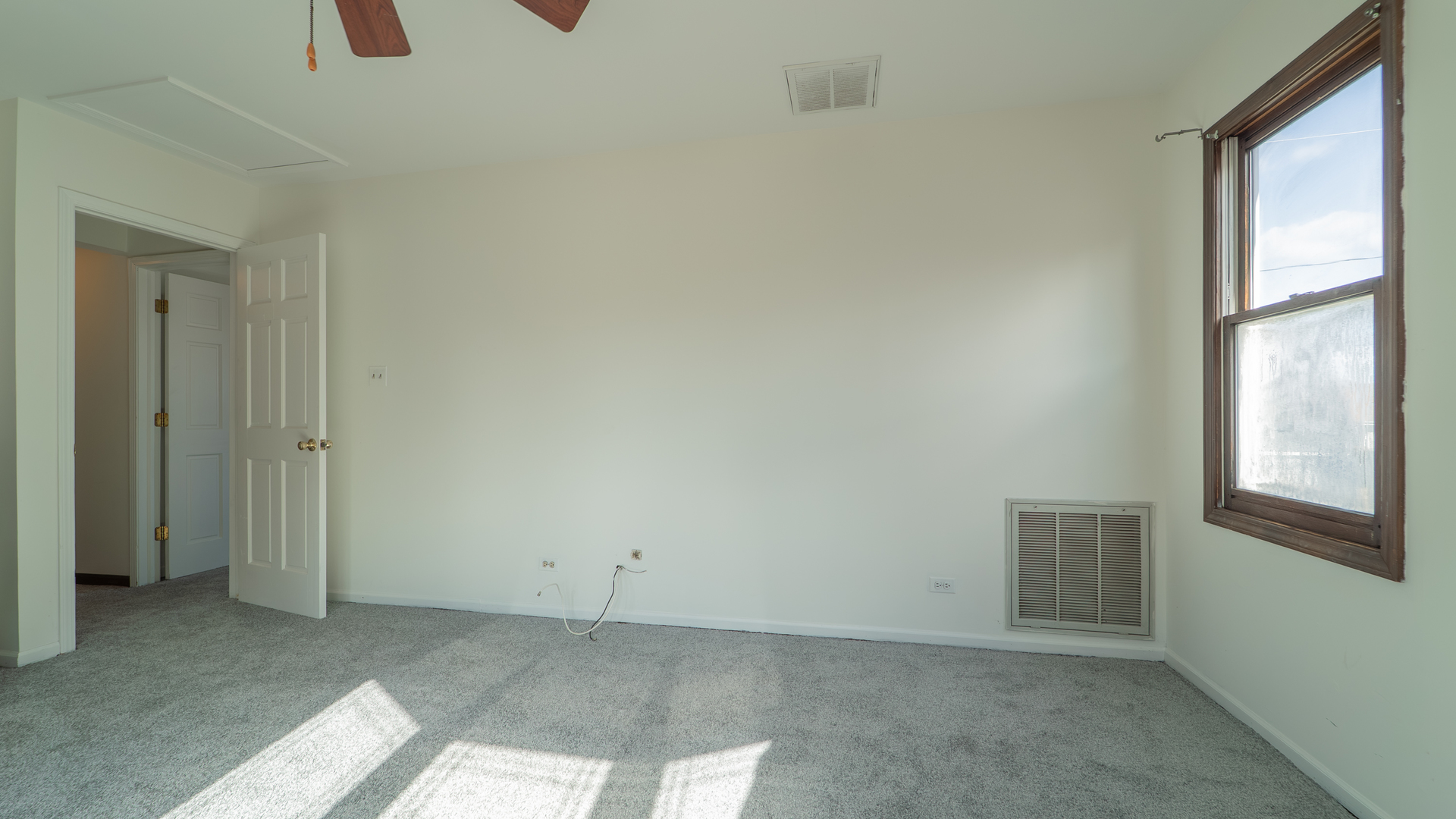 122 Elizabeth Street Calumet City, IL 60409 - Photo 19 of 31 an empty room with windows