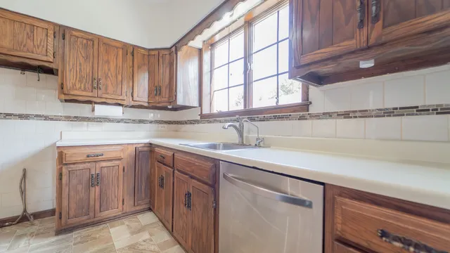 $159,900 | 122 Elizabeth Street, Calumet City, IL 60409