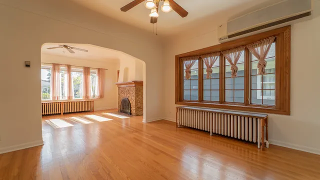 $159,900 | 122 Elizabeth Street, Calumet City, IL 60409