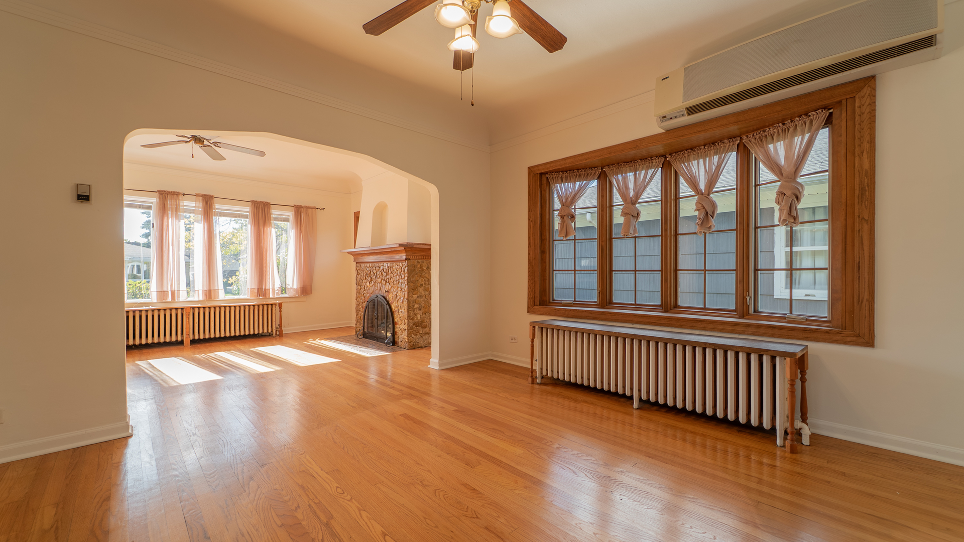 122 Elizabeth Street Calumet City, IL 60409 - Photo 10 of 31 an empty room with wooden floor and windows