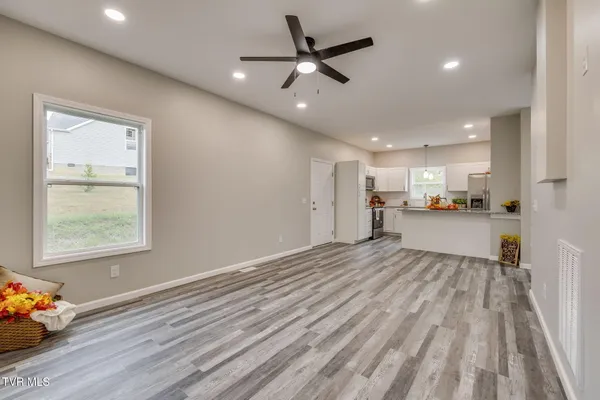 $299,900 | 215 Brighton Place, Bristol, TN 37620