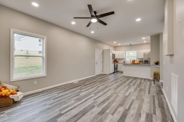 $315,000 | 215 Brighton Place, Bristol, TN 37620