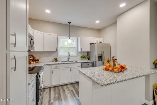 $299,900 | 215 Brighton Place, Bristol, TN 37620