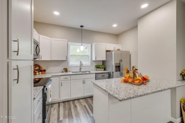 $315,000 | 215 Brighton Place, Bristol, TN 37620