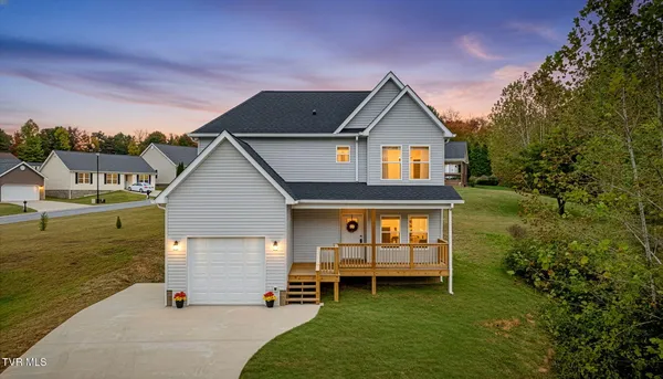 $299,900 | 215 Brighton Place, Bristol, TN 37620