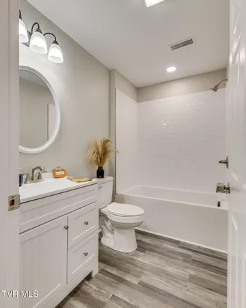 $299,900 | 215 Brighton Place, Bristol, TN 37620