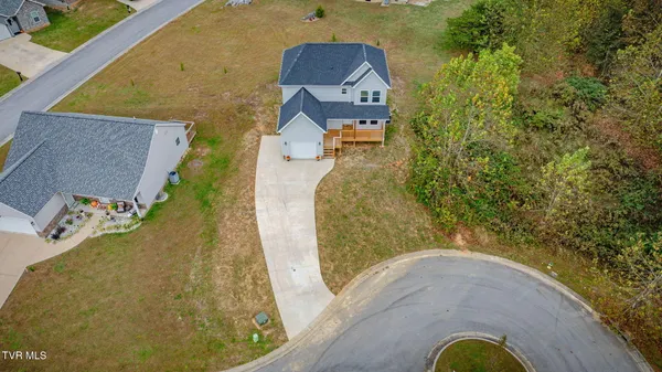 $299,900 | 215 Brighton Place, Bristol, TN 37620