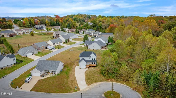 $299,900 | 215 Brighton Place, Bristol, TN 37620