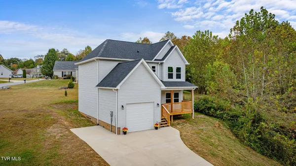 $299,900 | 215 Brighton Place, Bristol, TN 37620