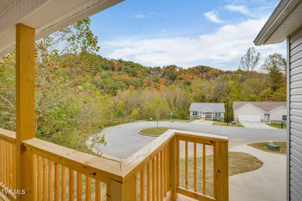 $299,900 | 215 Brighton Place, Bristol, TN 37620