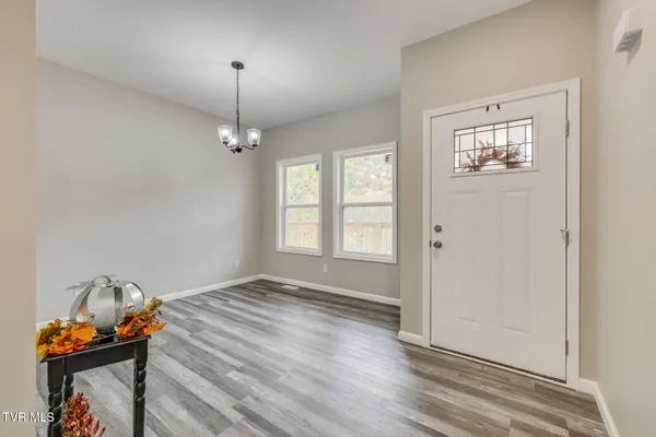 $299,900 | 215 Brighton Place, Bristol, TN 37620